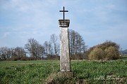 Křížek nedaleko kamenných sestav