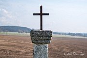 Křížek nedaleko kamenných sestav