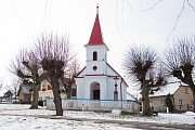 Kaple sv. Václava a náves