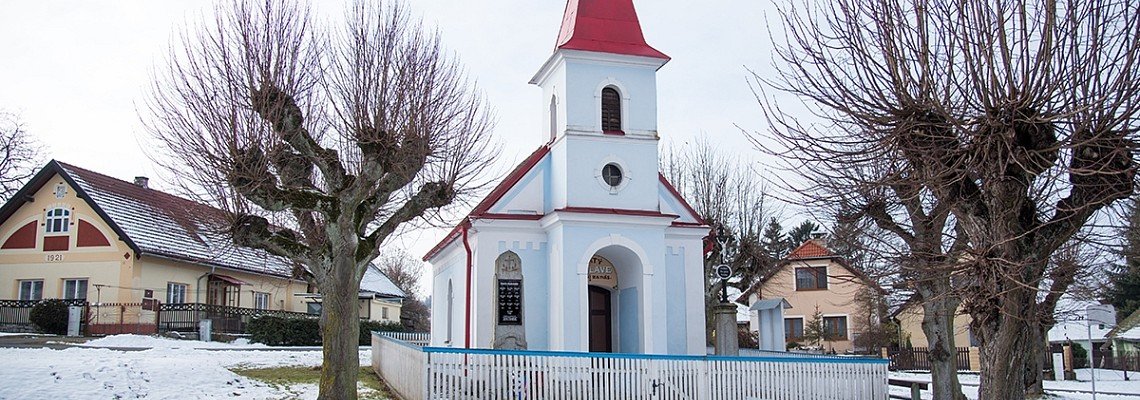 Kaple sv. Václava a náves - Újezd u Kasejovic
