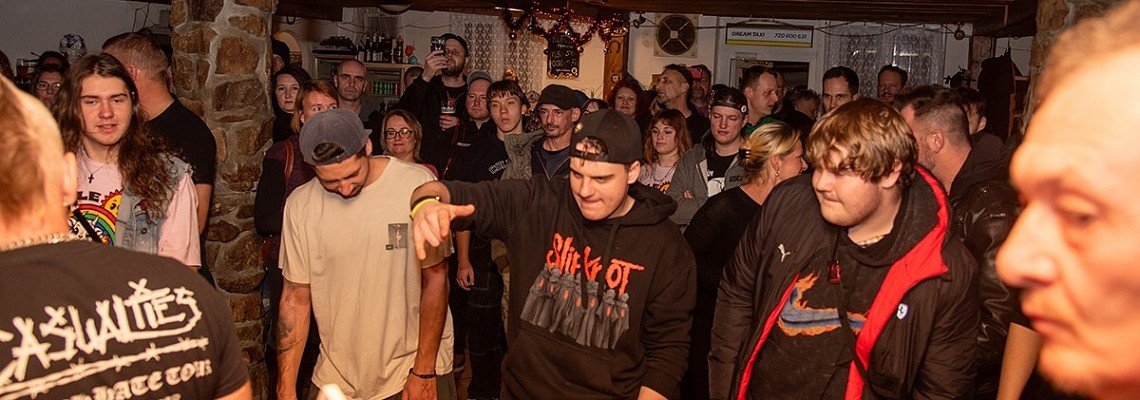 Z koncertu kapely Živelná pohroma