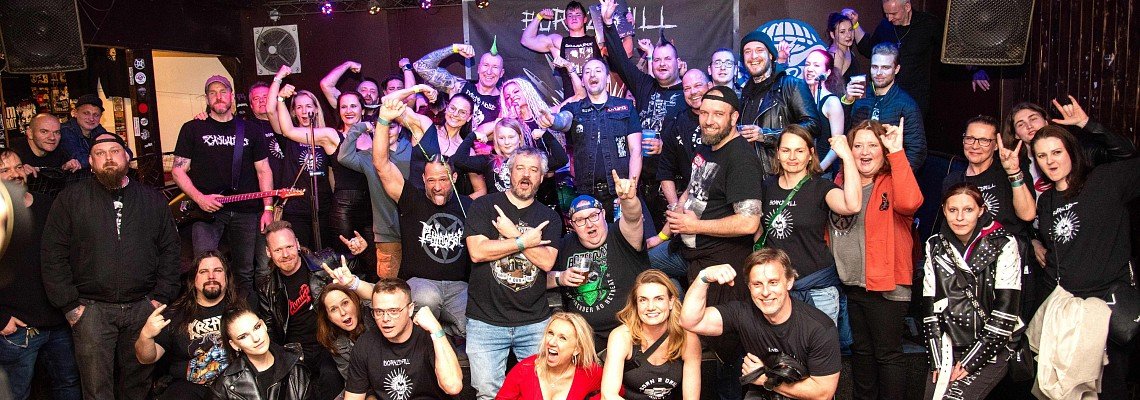 Born2Drill s fans na křtu své desky