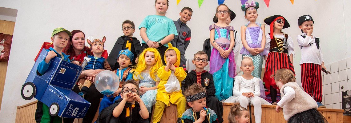 Maškarní bál v Dožicích