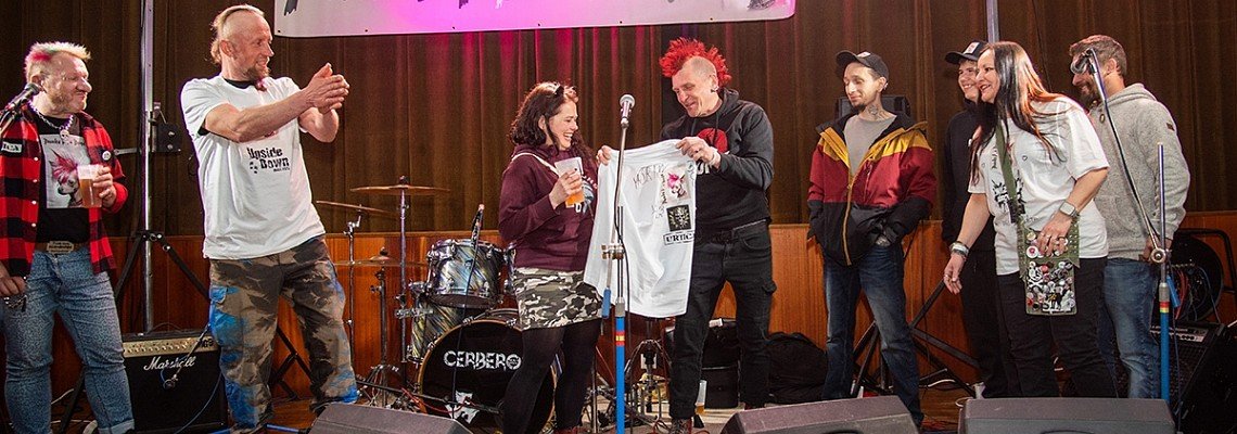 Punks for Dogs v Praskolesech