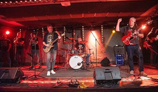 Replay Entertainment Band