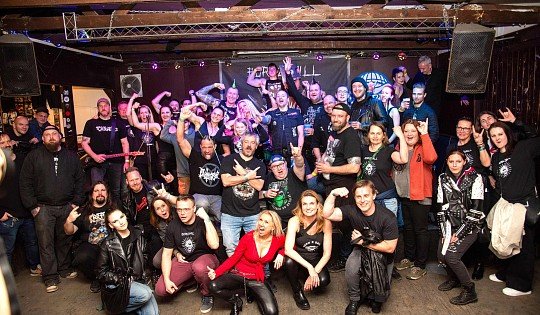 Born2Drill s fans na křtu své desky