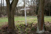 Netradiční kříž u Olešné na Nezvěsticku
