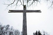 Netradiční kříž u Olešné na Nezvěsticku