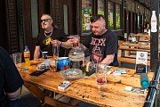 Sobotní ráno, čekání na hudební start