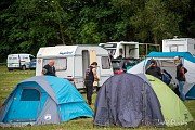 Parkoviště, stany a areál před startem