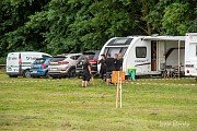 Parkoviště, stany a areál před startem