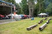 Parkoviště, stany a areál před startem