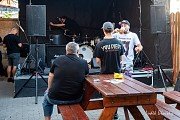 Před ostrým startem metalového večírku…