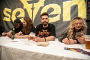 Autogramiáda kapely Seven