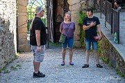 Prohlídka hradu, zámku a galerie Klenová, skupinové fotografování