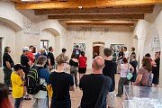 Prohlídka hradu, zámku a galerie Klenová, skupinové fotografování