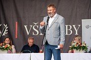 Zahájení, předávání diplomů