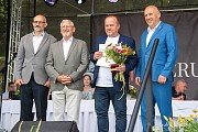 Zahájení, předávání diplomů