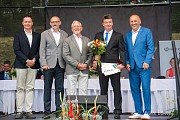 Zahájení, předávání diplomů