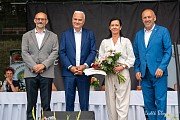 Zahájení, předávání diplomů
